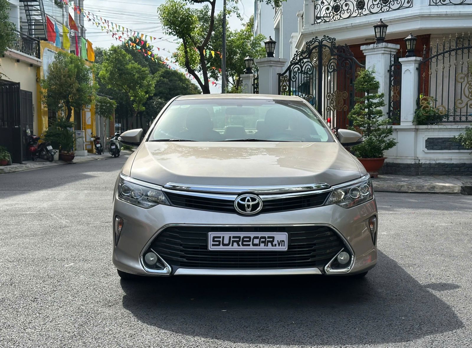 TOYOTA CAMRY 2.0E AT - 1 chủ từ đầu (ĐANG BÁN)