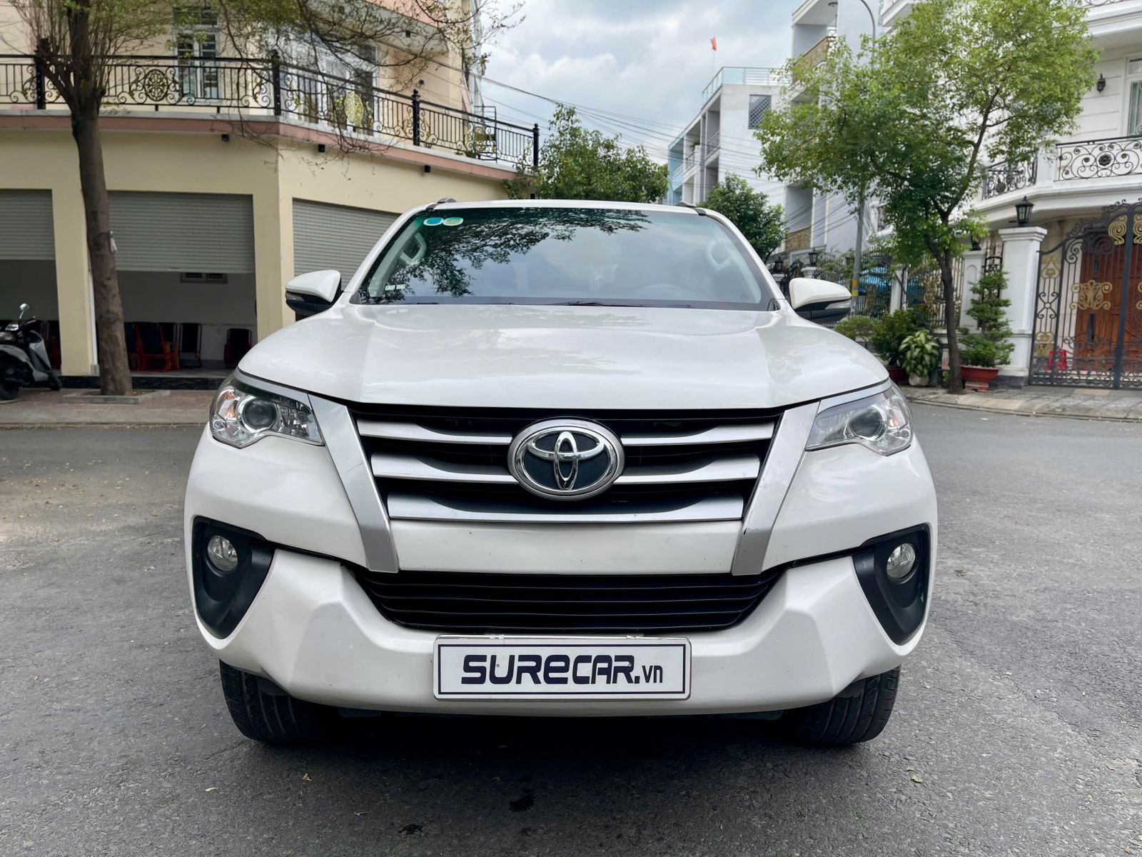 Toyota Fortuner 2.4MT Diesel (4x2) ĐANG BÁN